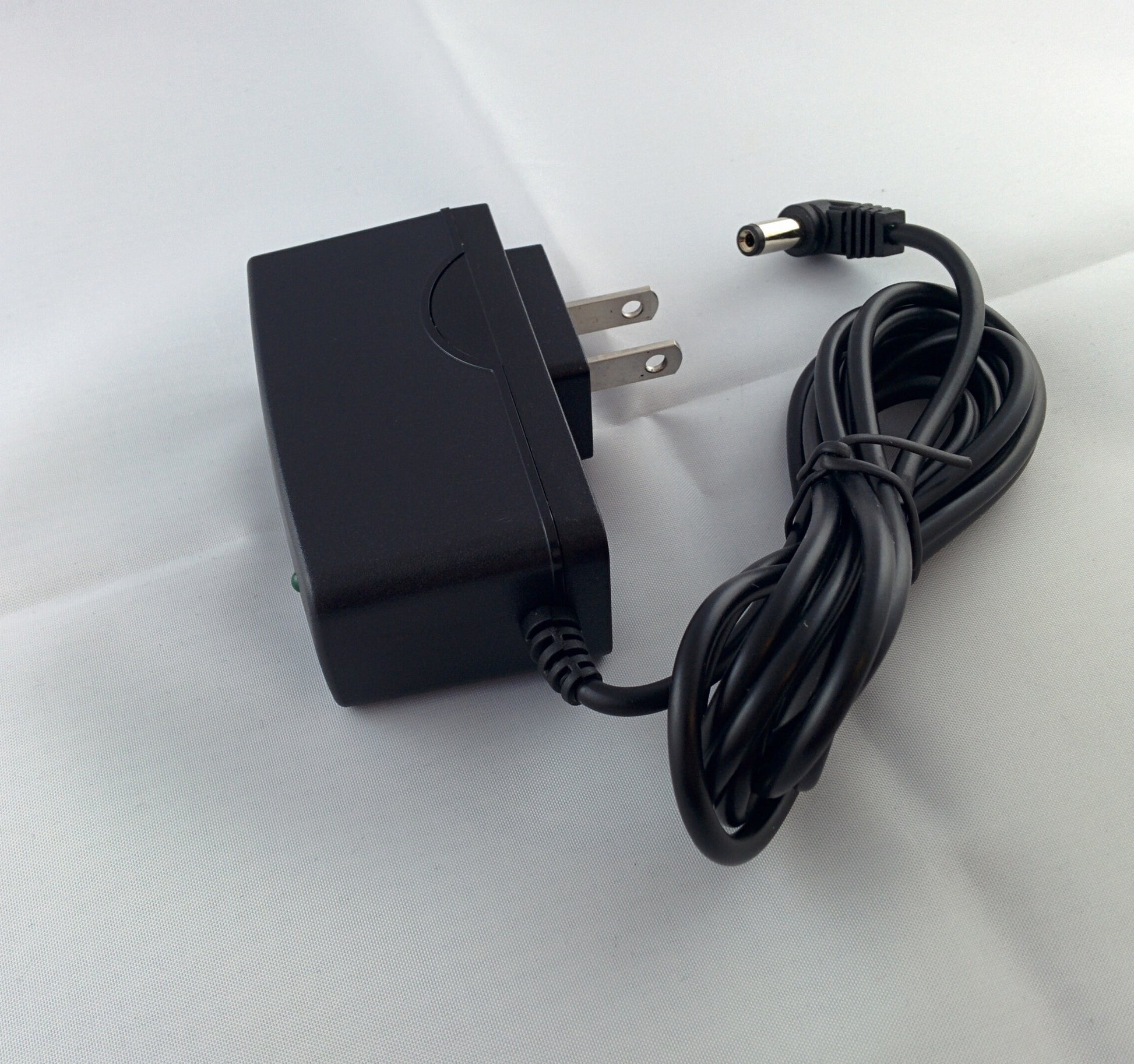Jantoy Adaptateur Lobal AC/DC pour Sega SG-1000, SG-1000II, Mark III, Mega Drive, Game Gear, Mega CD, câble d'alimentation PSU, chargeur mural PSU Jantoy Adaptateur Lobal AC/DC pour Sega SG-1000, SG-1000II, Mark III, Mega Drive, Game Gear, Mega CD, câble d'alimentation PSU, chargeur mural PSU